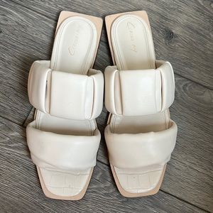 Circus by Edelman NY women’s Inara flat modern beige. Size 6.5